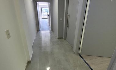 Dpto 3 amb a estrenar, 2° C, 63,25 m2 total, c/balcón semicubierto al fte, Liniers.