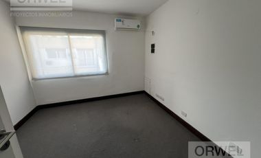 Oficina Alquiler Retiro luminosa 7 despachos!