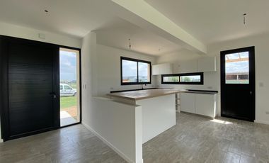 CASA | VENTA | A ESTRENAR | 4 AMBIENTES | BARRIO SAN SEBASTIAN