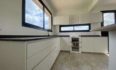 CASA | VENTA | A ESTRENAR | 4 AMBIENTES | BARRIO SAN SEBASTIAN