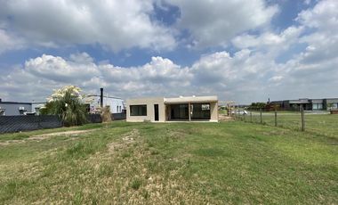 CASA | VENTA | A ESTRENAR | 4 AMBIENTES | BARRIO SAN SEBASTIAN