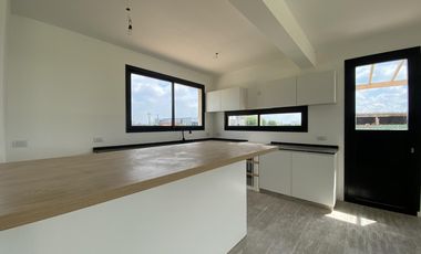 CASA | VENTA | A ESTRENAR | 4 AMBIENTES | BARRIO SAN SEBASTIAN