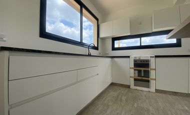 CASA | VENTA | A ESTRENAR | 4 AMBIENTES | BARRIO SAN SEBASTIAN