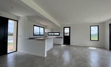 CASA | VENTA | A ESTRENAR | 4 AMBIENTES | BARRIO SAN SEBASTIAN