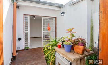 PH en venta - 2 dormitorios 1 baño - 2 patios - 63mts2 - Tolosa, La Plata