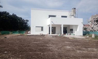 Hermosa casa en obra en venta en barrio Monet, Cardales