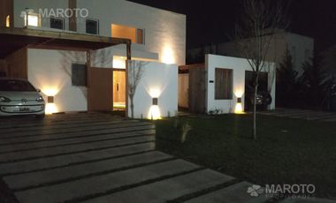 CASA EN ALQUILER DE TEMPORADA EN SANTA TERESA- MAROTO PROPIEDADES