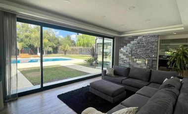 Casa en alquiler temporario en el barrio Malibu