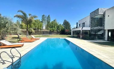 Casa en alquiler temporario en el barrio Malibu