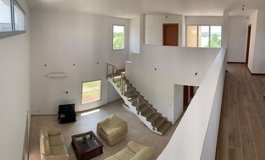 Casa en venta (con renta) en PUERTOS en Barrio Vistas con pileta sobre un lote de 700 m2