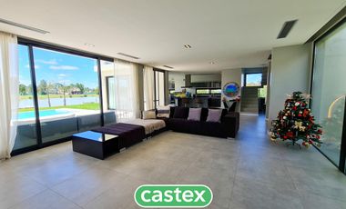 Casa en venta en Terralagos, Canning