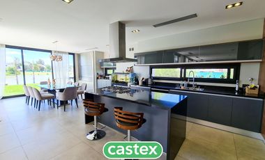 Casa en venta en Terralagos, Canning