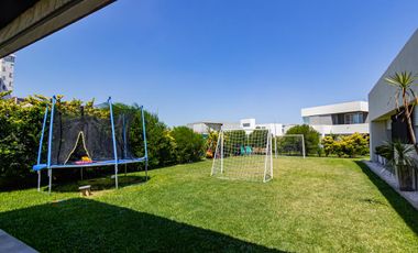 SAN SEBASTIAN - VENTA DE CASA DE 3 DORMITORIOS EN BARRIO CERRADO