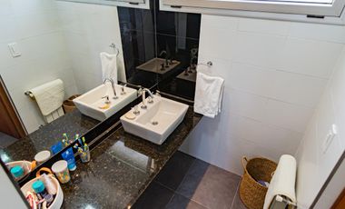 SAN SEBASTIAN - VENTA DE CASA DE 3 DORMITORIOS EN BARRIO CERRADO