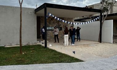 CASA EN VENTA DE UNA PLANTA EN PRIVADA CON AMENIDADES MERIDA CHOLUL