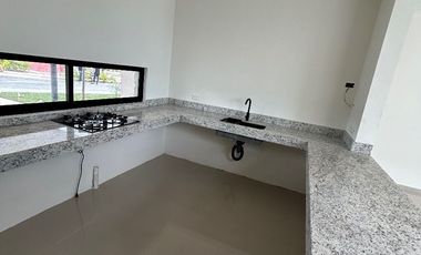 CASA EN VENTA DE UNA PLANTA EN PRIVADA CON AMENIDADES MERIDA CHOLUL