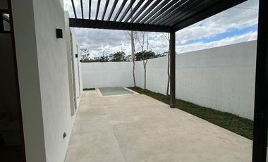 CASA EN VENTA DE UNA PLANTA EN PRIVADA CON AMENIDADES MERIDA CHOLUL