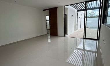 CASA EN VENTA DE UNA PLANTA EN PRIVADA CON AMENIDADES MERIDA CHOLUL