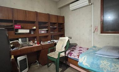 Casa de 5 ambientes con jardín, cochera y quincho