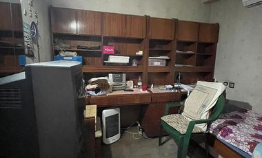 Casa de 5 ambientes con jardín, cochera y quincho