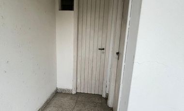 Casa de 5 ambientes con jardín, cochera y quincho