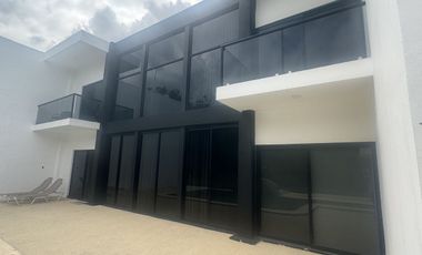 Casa en exclusiva privada