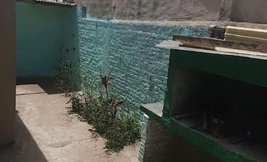 Casa en venta - 2 Dormitorios 1 Baño - 90mts2 - Llavallol