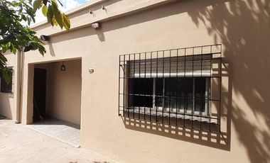 Casa en venta - 2 Dormitorios 1 Baño - 90mts2 - Llavallol