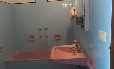 Casa en venta - 2 Dormitorios 1 Baño - 90mts2 - Llavallol