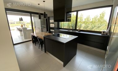 Casa en  venta en EL CANTON ISLAS - MAROTO PROPIEDADES