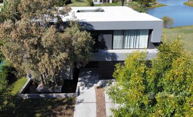 Casa en  venta en EL CANTON ISLAS - MAROTO PROPIEDADES