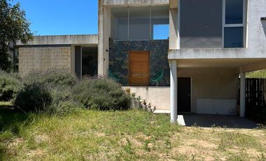 Casa en venta - 3 Dormitorios 2 Baños - 1.422Mts2 - Pinamar