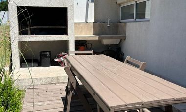 Casa en venta - 3 Dormitorios 2 Baños - 1.422Mts2 - Pinamar