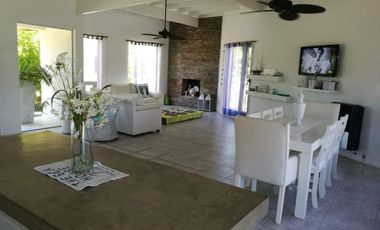 Casa en venta - 3 Dormitorios 3 Baños - Cocheras - 2.100Mts2 - Pinamar