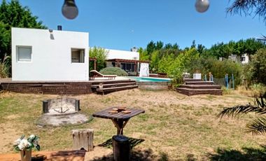 Casa en venta - 3 Dormitorios 3 Baños - Cocheras - 2.100Mts2 - Pinamar