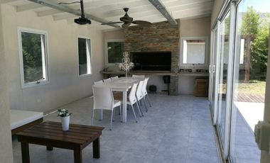 Casa en venta - 3 Dormitorios 3 Baños - Cocheras - 2.100Mts2 - Pinamar