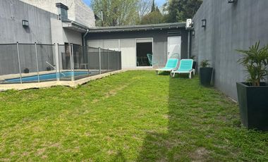 Casa con Patio, pileta y quincho en Remedios De Escalada