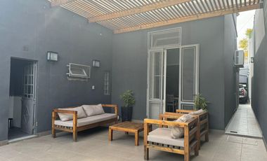 Casa con Patio, pileta y quincho en Remedios De Escalada