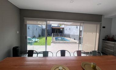 Casa con Patio, pileta y quincho en Remedios De Escalada