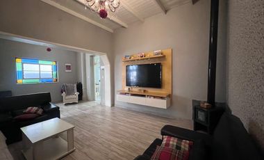 Casa con Patio, pileta y quincho en Remedios De Escalada