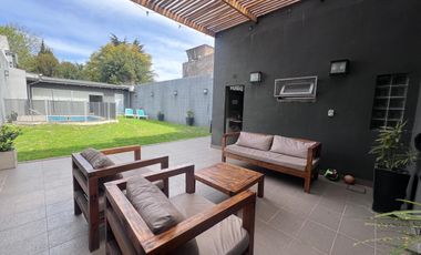 Casa con Patio, pileta y quincho en Remedios De Escalada