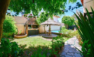 Casa en Ensenada - 4 dormitorios, jardín y pileta - Moreno esq. Don Bosco