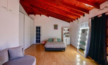 Casa en Ensenada - 4 dormitorios, jardín y pileta - Moreno esq. Don Bosco