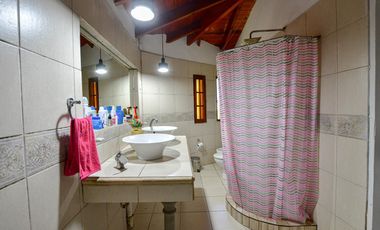 Casa en Ensenada - 4 dormitorios, jardín y pileta - Moreno esq. Don Bosco
