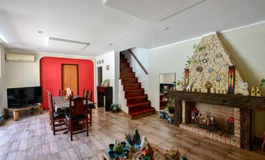 Casa en Ensenada - 4 dormitorios, jardín y pileta - Moreno esq. Don Bosco