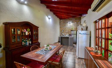 Casa en Ensenada - 4 dormitorios, jardín y pileta - Moreno esq. Don Bosco