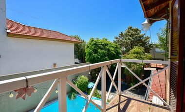 Casa en Ensenada - 4 dormitorios, jardín y pileta - Moreno esq. Don Bosco