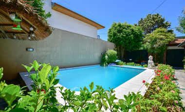 Casa en Ensenada - 4 dormitorios, jardín y pileta - Moreno esq. Don Bosco