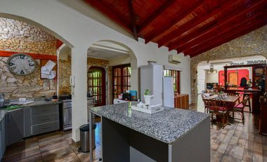Casa en Ensenada - 4 dormitorios, jardín y pileta - Moreno esq. Don Bosco