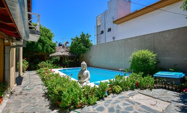 Casa en Ensenada - 4 dormitorios, jardín y pileta - Moreno esq. Don Bosco